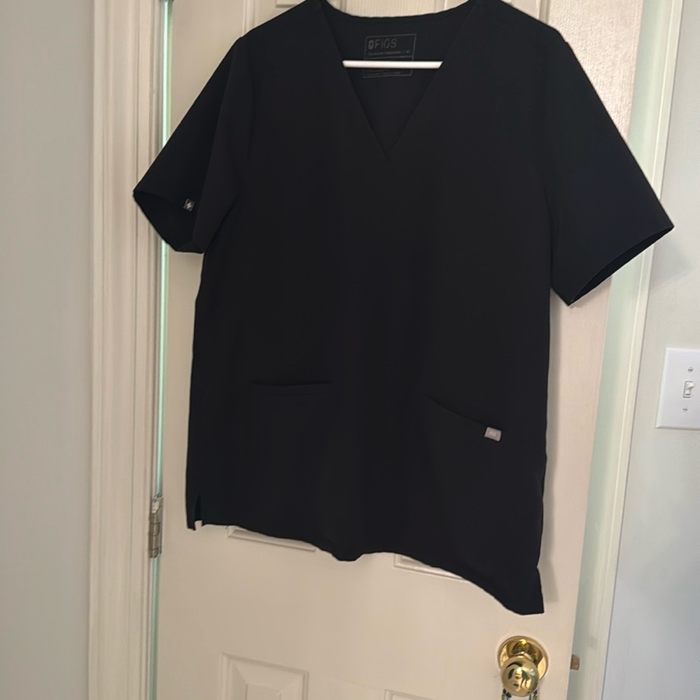Figs Casma 3 pocket Black V-Neck Scrub Top. Size xl